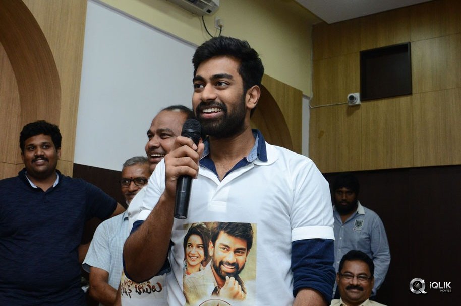 London-Babulu-Movie-Team-at-AVN-college-Vizag